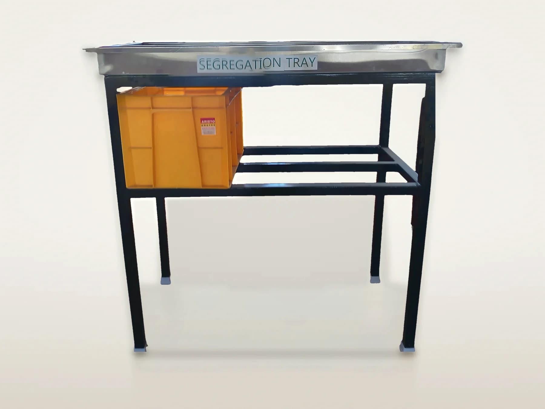 Innovus segregation table: stainless tray on a black steel frame with a yellow crate on the shelf below
